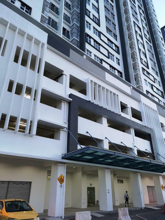 Meridin Bayvue Serviced Apt Kampong Kuala Masai Exterior foto