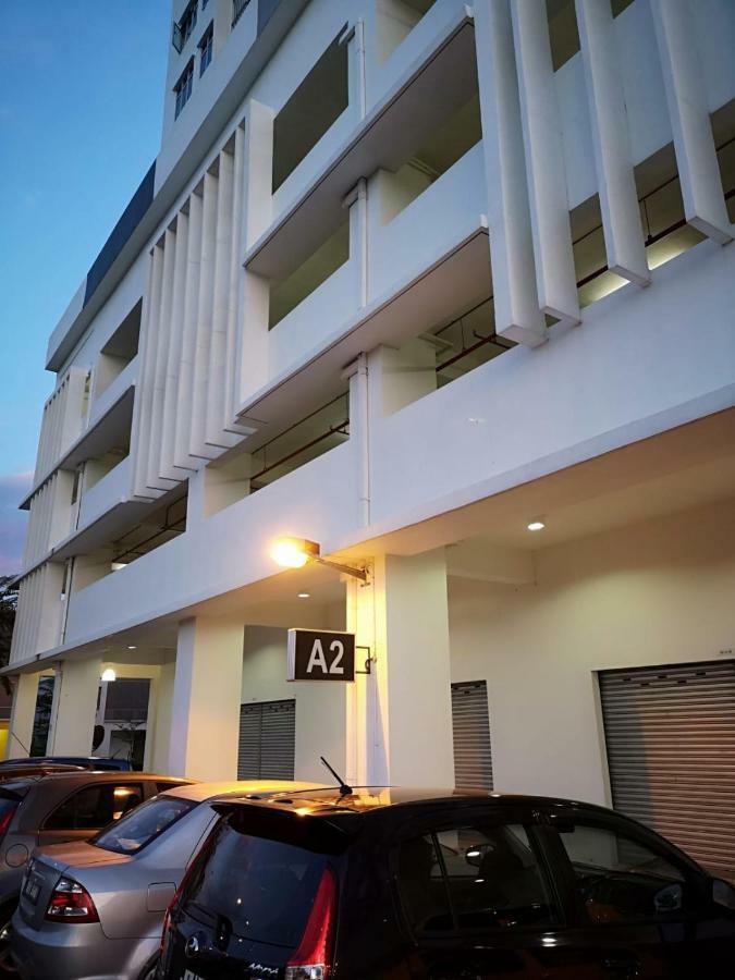 Meridin Bayvue Serviced Apt Kampong Kuala Masai Exterior foto